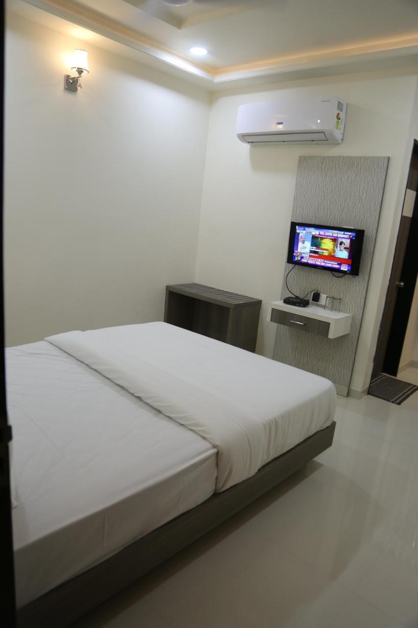 Hotel Lotus Chandrapur Bagian luar foto