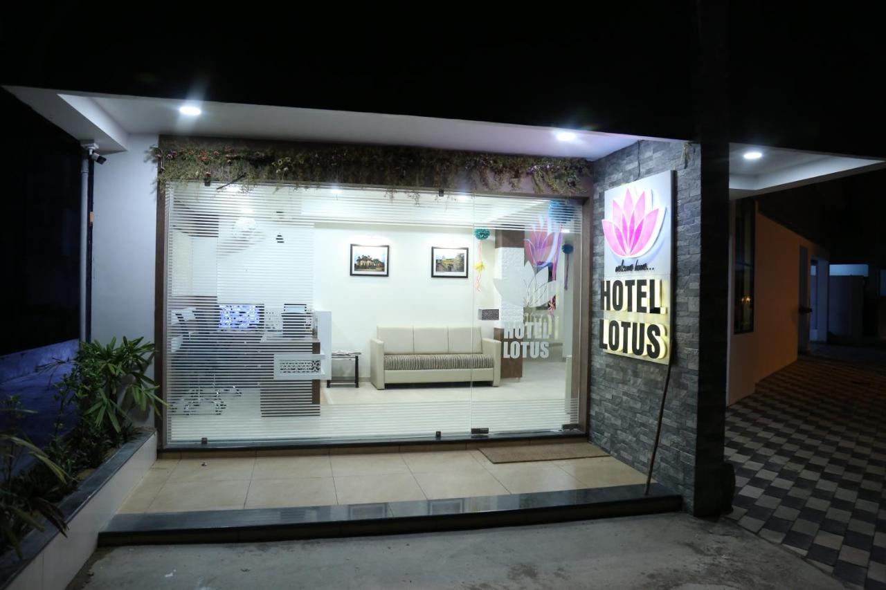 Hotel Lotus Chandrapur Bagian luar foto