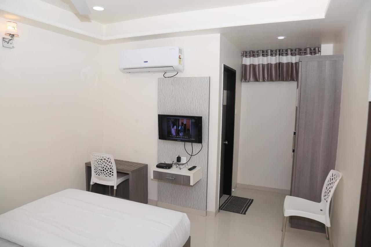 Hotel Lotus Chandrapur Bagian luar foto