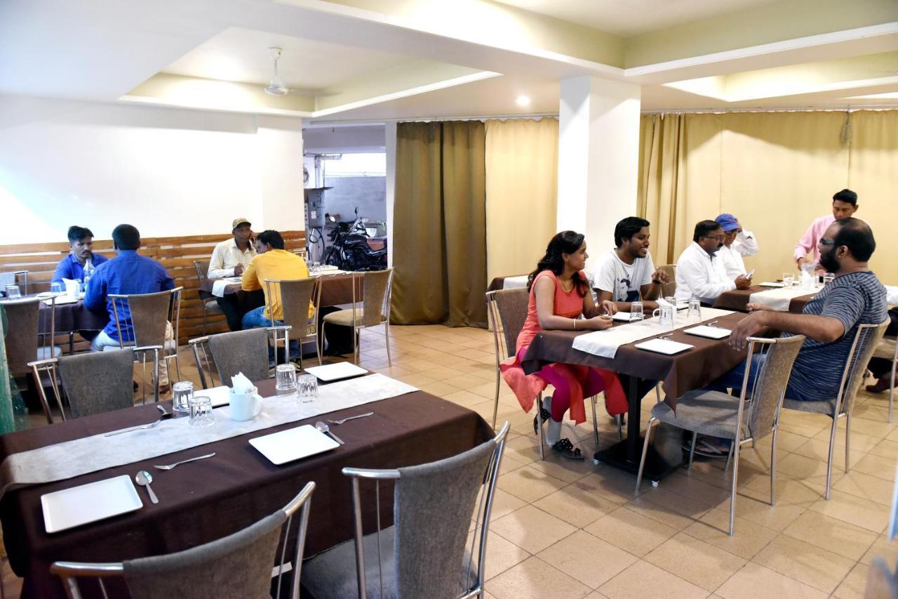 Hotel Lotus Chandrapur Bagian luar foto