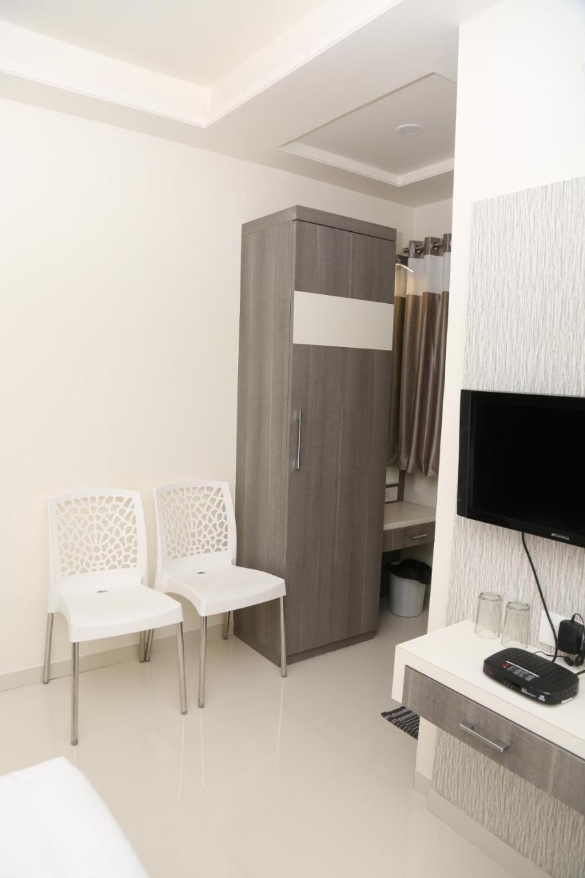 Hotel Lotus Chandrapur Bagian luar foto